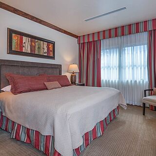 Les Saisons — Sample Bedroom