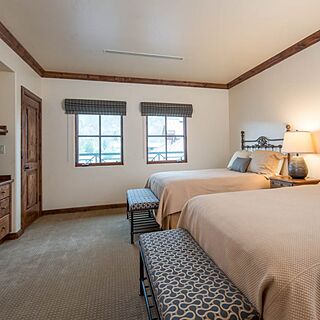 Les Saisons — Sample Bedroom