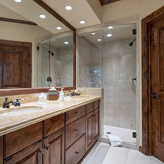 Les Saisons — Sample Bathroom