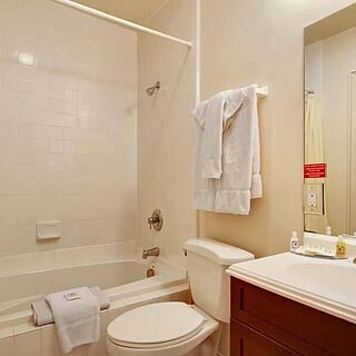 Hotel de L'Eau Vive — Sample Bathroom