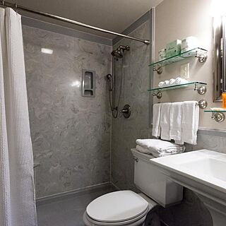 Maison Pierre Lafitte — Sample Bathroom