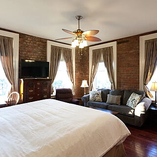 Maison Pierre Lafitte — Sample Bedroom