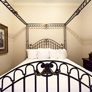 Maison Pierre Lafitte — Sample Bedroom
