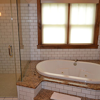 Garden Valley Dockside — Sample Bathroom