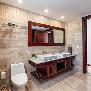 El Portillo Apartahotel — Sample Bathroom