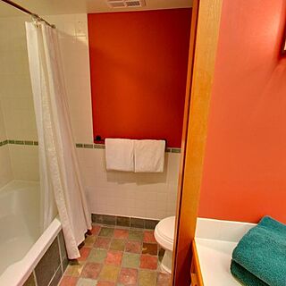 Hilton Grand Vacations Club Whistler — Sample Bathroom