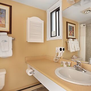 Lake Okanagan Resort — Sample Bathroom