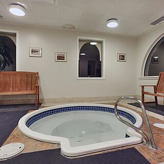 Lake Okanagan Resort — Hot Tub