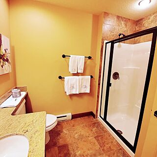 Lake Okanagan Resort — Sample Bathroom