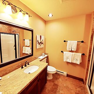 Lake Okanagan Resort — Sample Bathroom