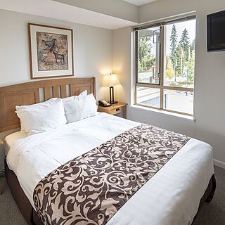 Whiski Jack at the Tyndall Stone Lodge — Sample Bedroom