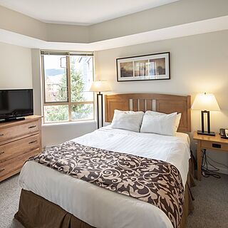 Whiski Jack at the Tyndall Stone Lodge — Sample Bedroom
