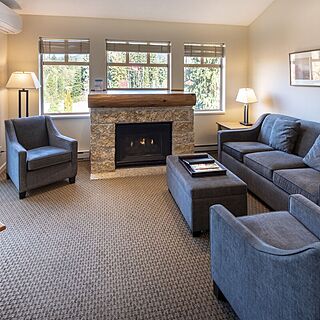 Whiski Jack at the Tyndall Stone Lodge — Sample Living Area