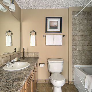 Bighorn Meadows on the Springs at Radium Golf Resort — Sample Bathroom