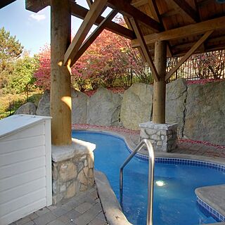 Hilton Grand Vacations Club Tremblant Canada — Pool