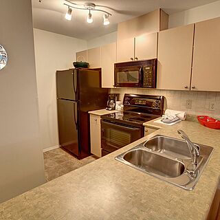 Glacier Lodge &mdash; Sample Kitchen