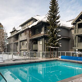 Glacier Lodge &mdash; Pool