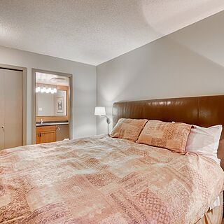 Glacier Lodge &mdash; Sample Bedroom