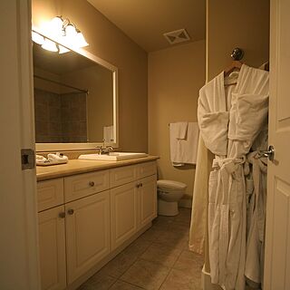 Pinnacle Lodge & Spa &mdash; Sample Bathroom