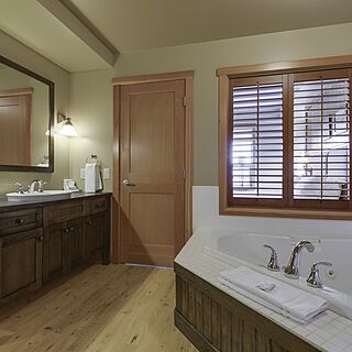 Predator Ridge - Falcon Point Cottages — Sample Bathroom