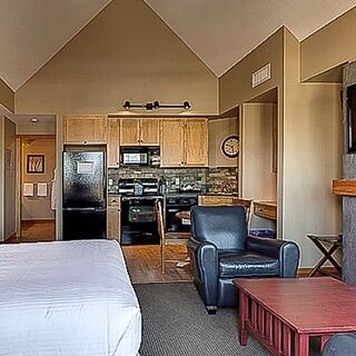 Predator Ridge - Falcon Point Cottages — Sample Bedroom