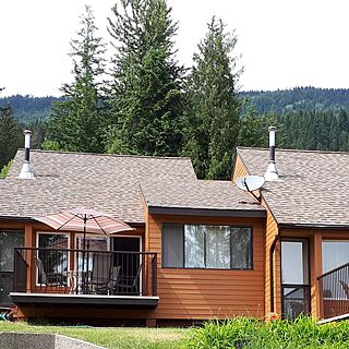 St. Ives on Shuswap — Exterior