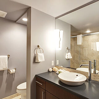 Sunrise Ridge Waterfront Resort — Sample Bathroom