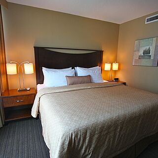 Vacation Internationale Rosedale on Robson — Sample Bedroom