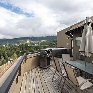 Whiski Jack at the Ironwood — Sample Balcony
