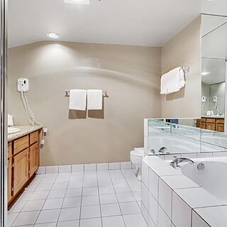 Powder's Edge — Sample Bathroom