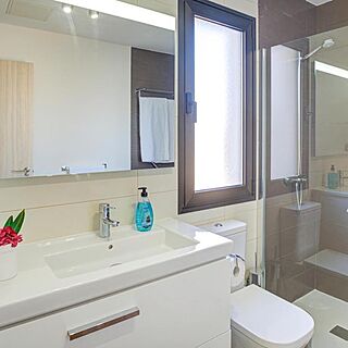 Villas el Molino — Sample Bathroom