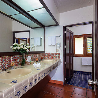 World International Vacation Club - Conchas Chinas — Sample Bathroom