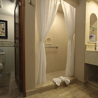 Torres Mazatlan &mdash; Sample Bathroom