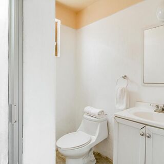 Capital O Villas de Ajijic — Sample Bathroom