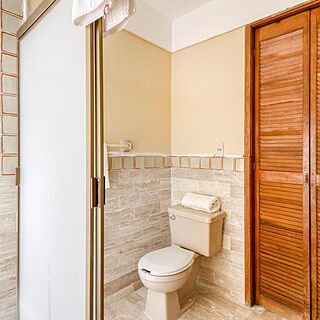 Capital O Villas de Ajijic — Sample Bathroom