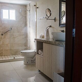 Suites Costa Dorada — Sample Bathroom