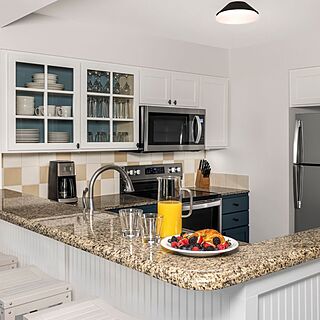 Marriott's SurfWatch &mdash; Sample Kitchen With Barstools