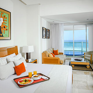 The Grand Mayan Acapulco — Bedroom in one- and two-bedroom suites
