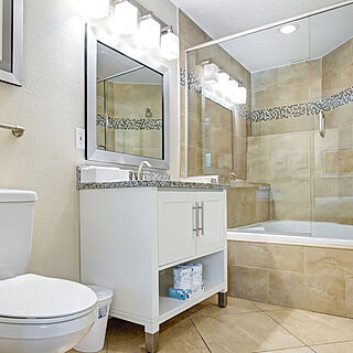 Summer Bay Orlando Resort — Sample bathroom
