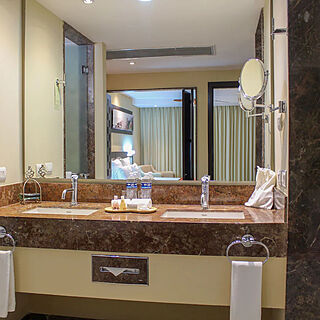 Sunset Plaza Beach Resort & Spa — Sample Bathroom
