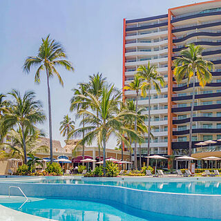 Sunset Plaza Beach Resort & Spa — Pool