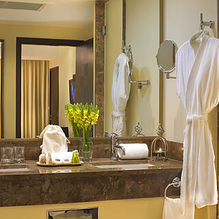 Sunset Plaza Beach Resort & Spa — Sample Bathroom