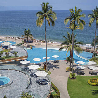 Sunset Plaza Beach Resort & Spa — Pool Area
