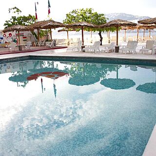Las Torres Gemelas — Pool