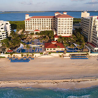 GR Solaris Cancun — Exterior