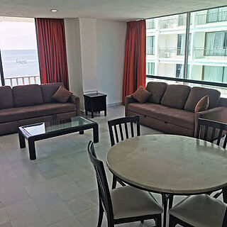 El Presidente — Sample Living Area