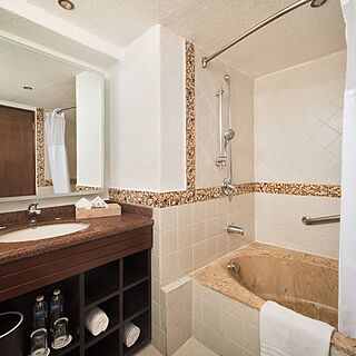El Cid La Ceiba, Cozumel — Sample Bathroom
