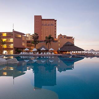 Costa de Oro Beach Club &mdash; Pool