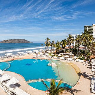 Costa de Oro Beach Club &mdash; Pool