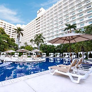 Emporio Acapulco — Pool